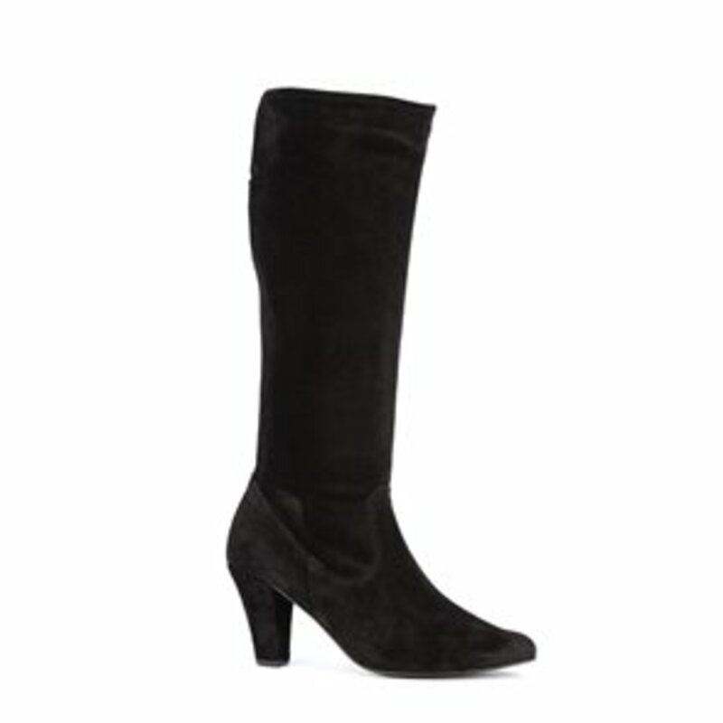 BOOTS WITH HEEL AND MADE OF SUEDE LEATHER