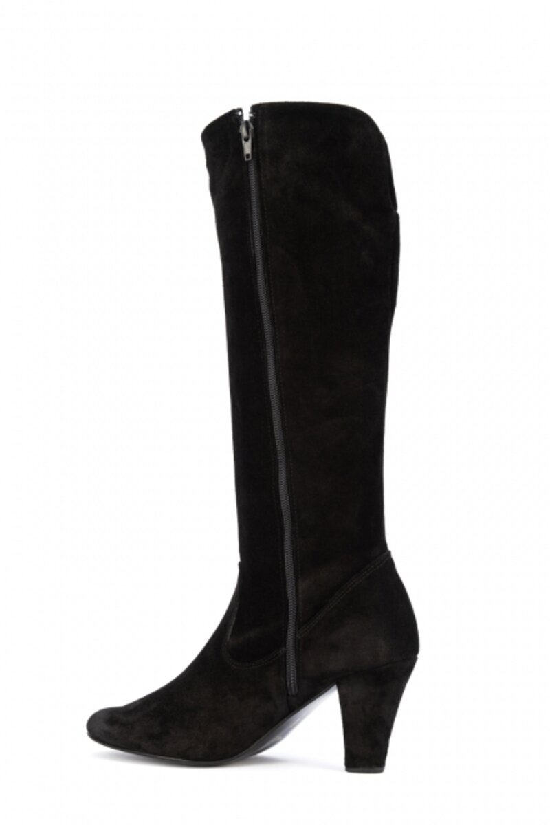 BOOTS WITH HEEL AND MADE OF SUEDE LEATHER