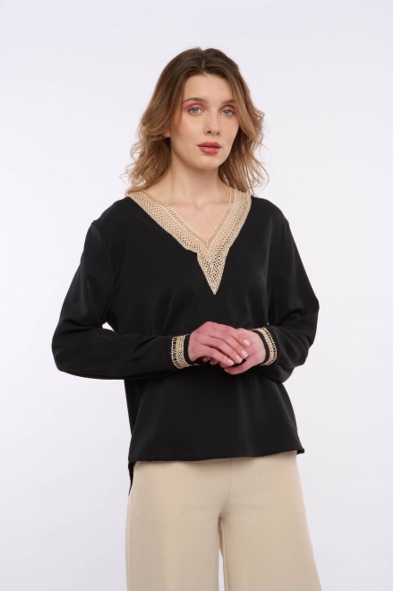 BLOUSE WITH V EMBROIDERY DECOLLETAGE