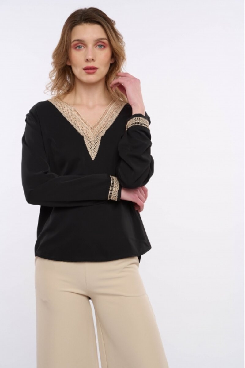 BLOUSE WITH V EMBROIDERY DECOLLETAGE
