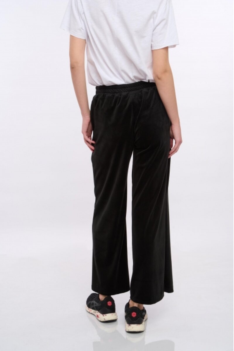 TROUSERS MADE OF VELVET FABRIC WITH POCKETS